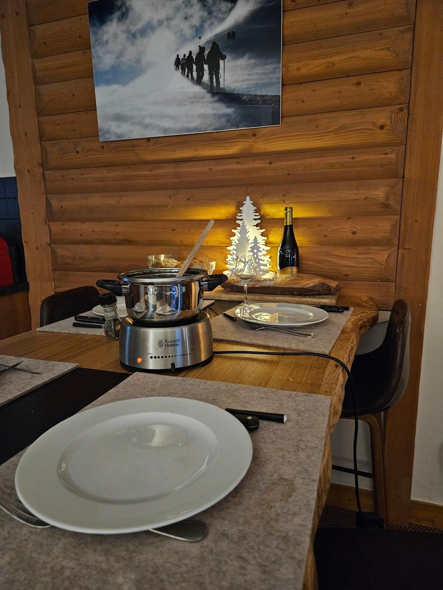 Arc 1950 Ski-in/Ski-out: Heated Pool & Mountain Access Les Arcs  Room photo