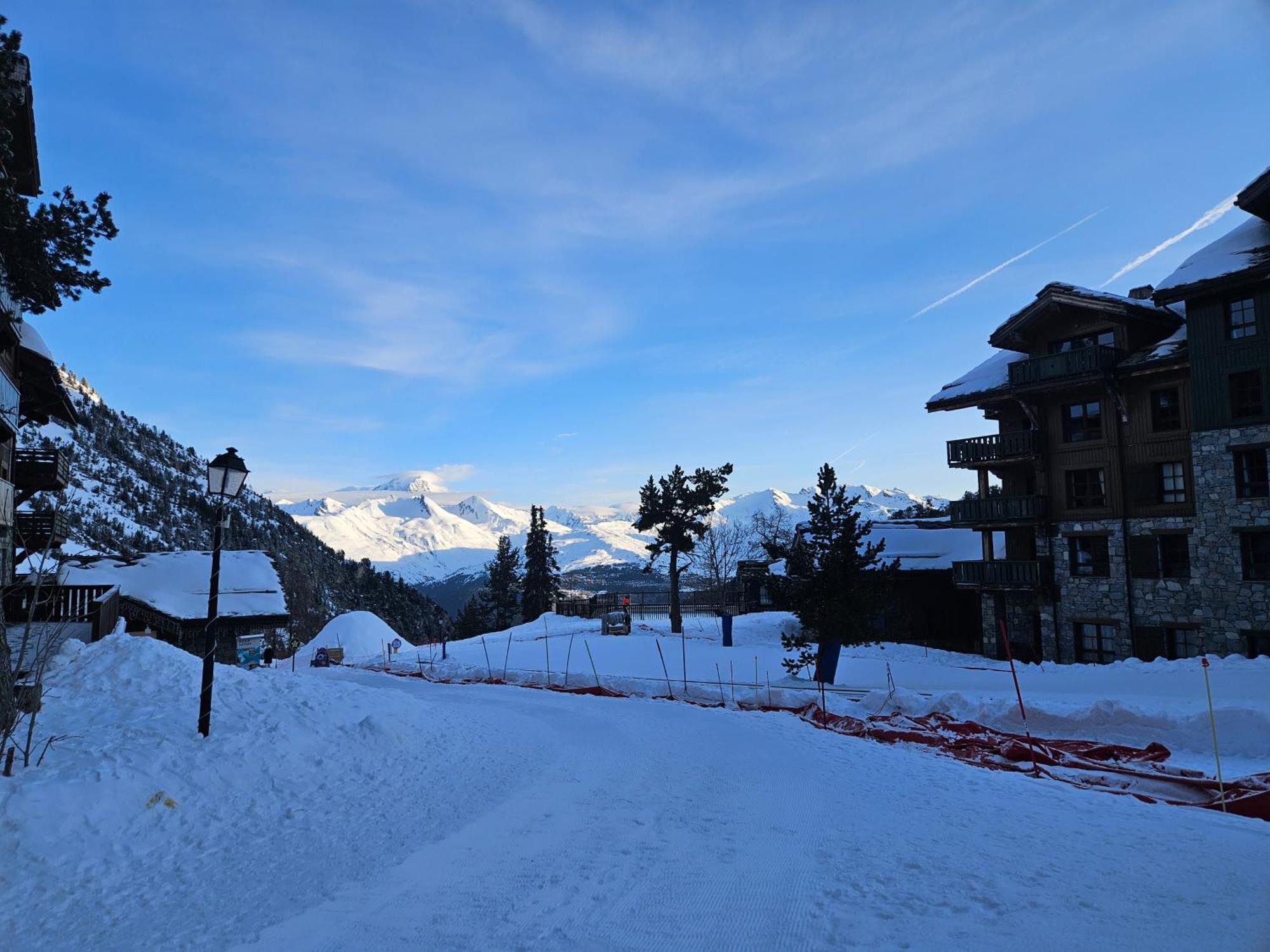Arc 1950 Ski-in/Ski-out: Heated Pool & Mountain Access Les Arcs  Room photo